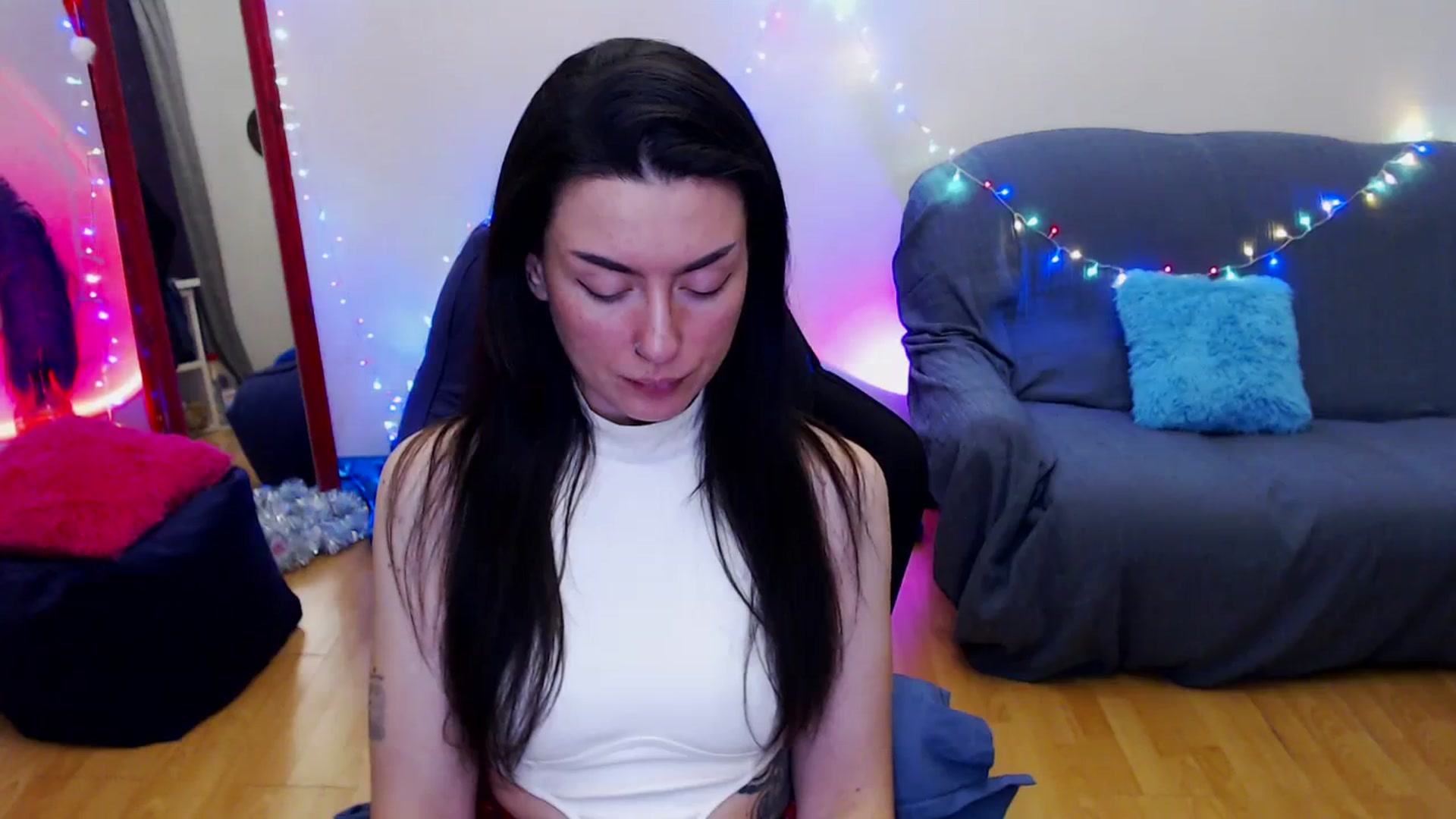 Gallery image thumbnail from Takemecloser's myfreecams stream on, 12/30/2023, 20:00 image 17 of 20