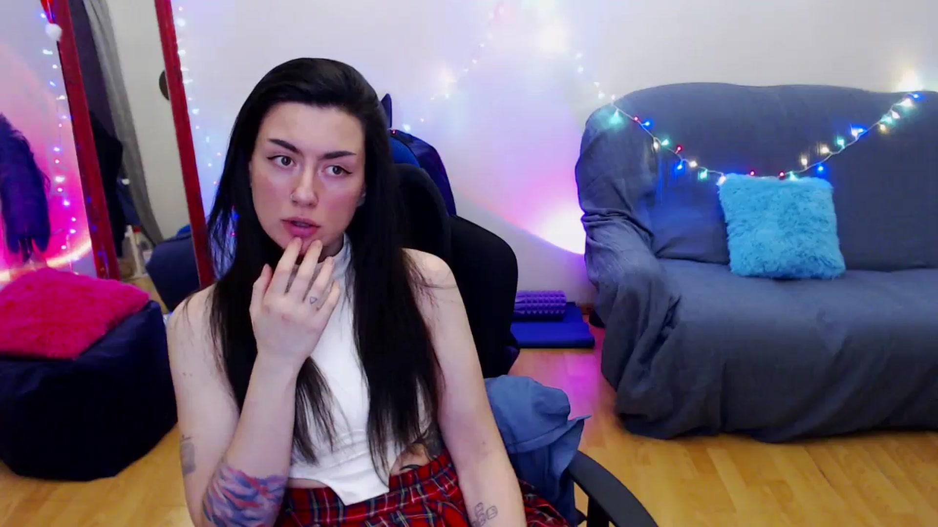 Gallery image thumbnail from Takemecloser's myfreecams stream on, 12/30/2023, 20:00 image 16 of 20