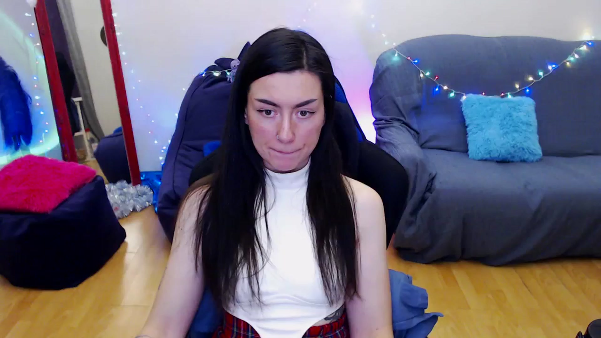 Gallery image thumbnail from Takemecloser's myfreecams stream on, 12/30/2023, 20:00 image 2 of 20