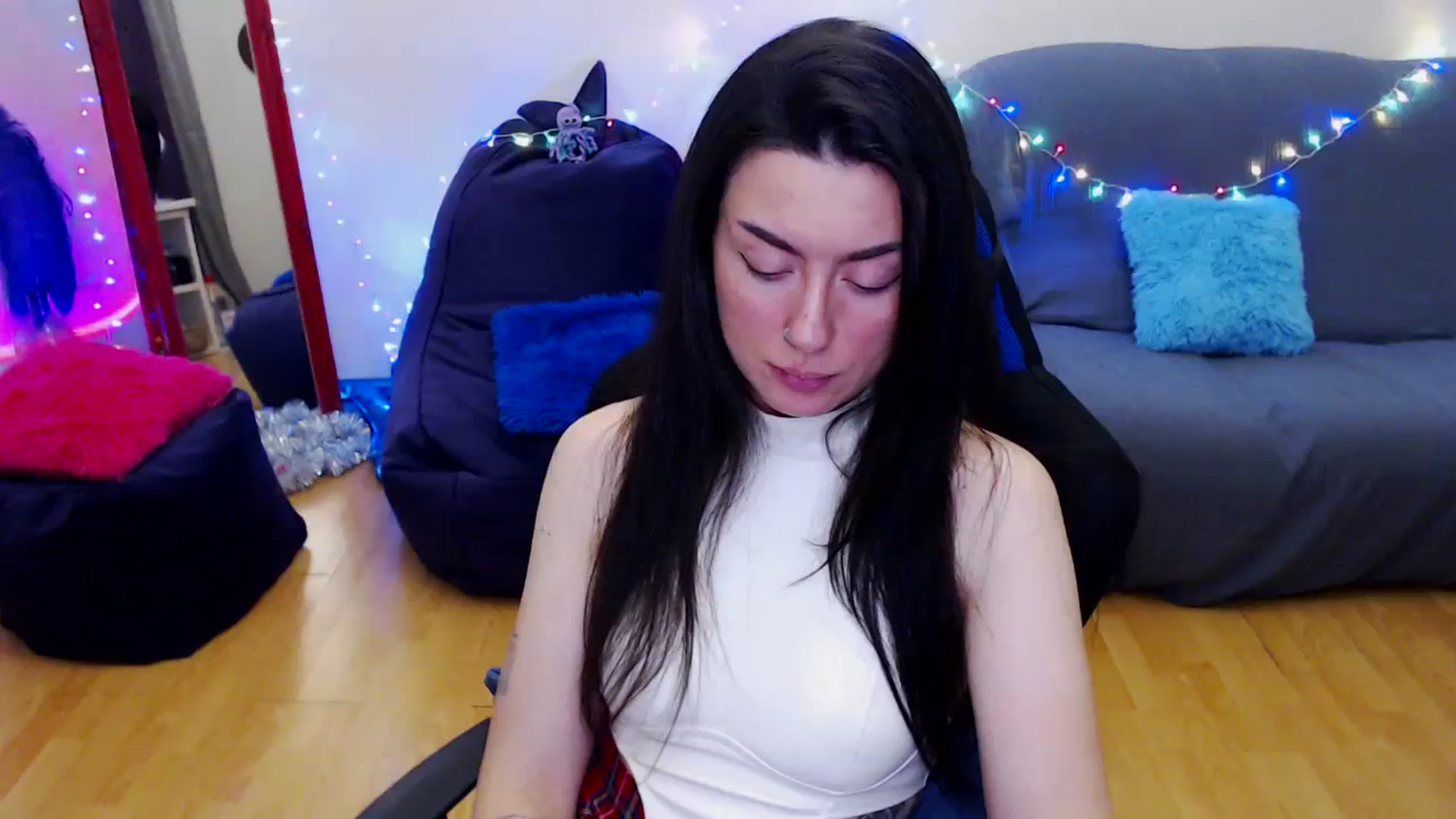 Gallery image thumbnail from Takemecloser's myfreecams stream on, 12/30/2023, 20:00 image 19 of 20