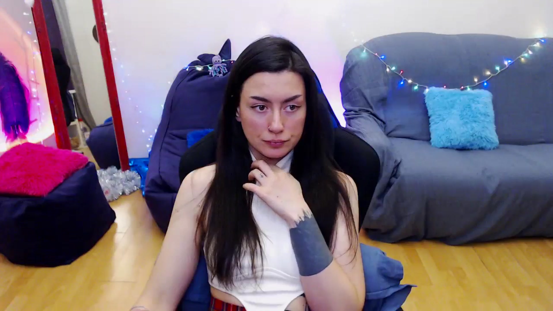 Gallery image thumbnail from Takemecloser's myfreecams stream on, 12/30/2023, 20:24 image 19 of 20