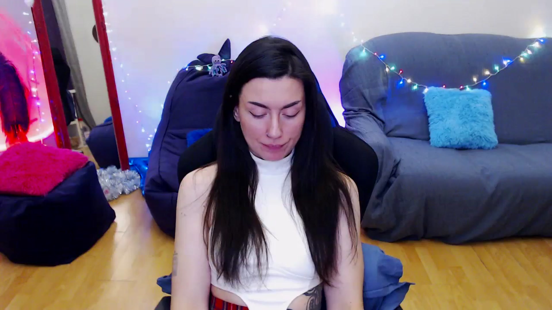 Gallery image thumbnail from Takemecloser's myfreecams stream on, 12/30/2023, 20:24 image 18 of 20