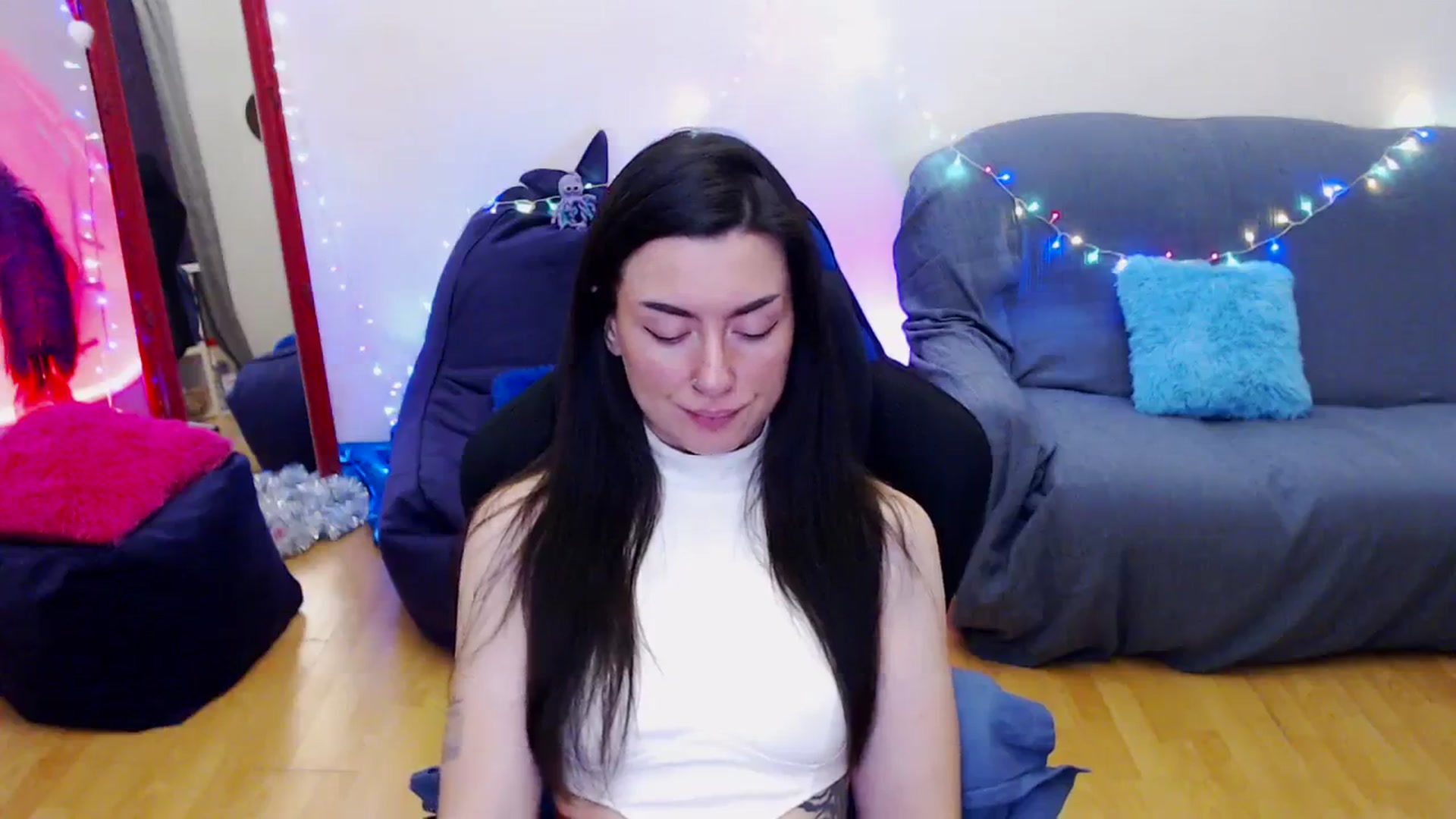 Gallery image thumbnail from Takemecloser's myfreecams stream on, 12/30/2023, 20:24 image 15 of 20