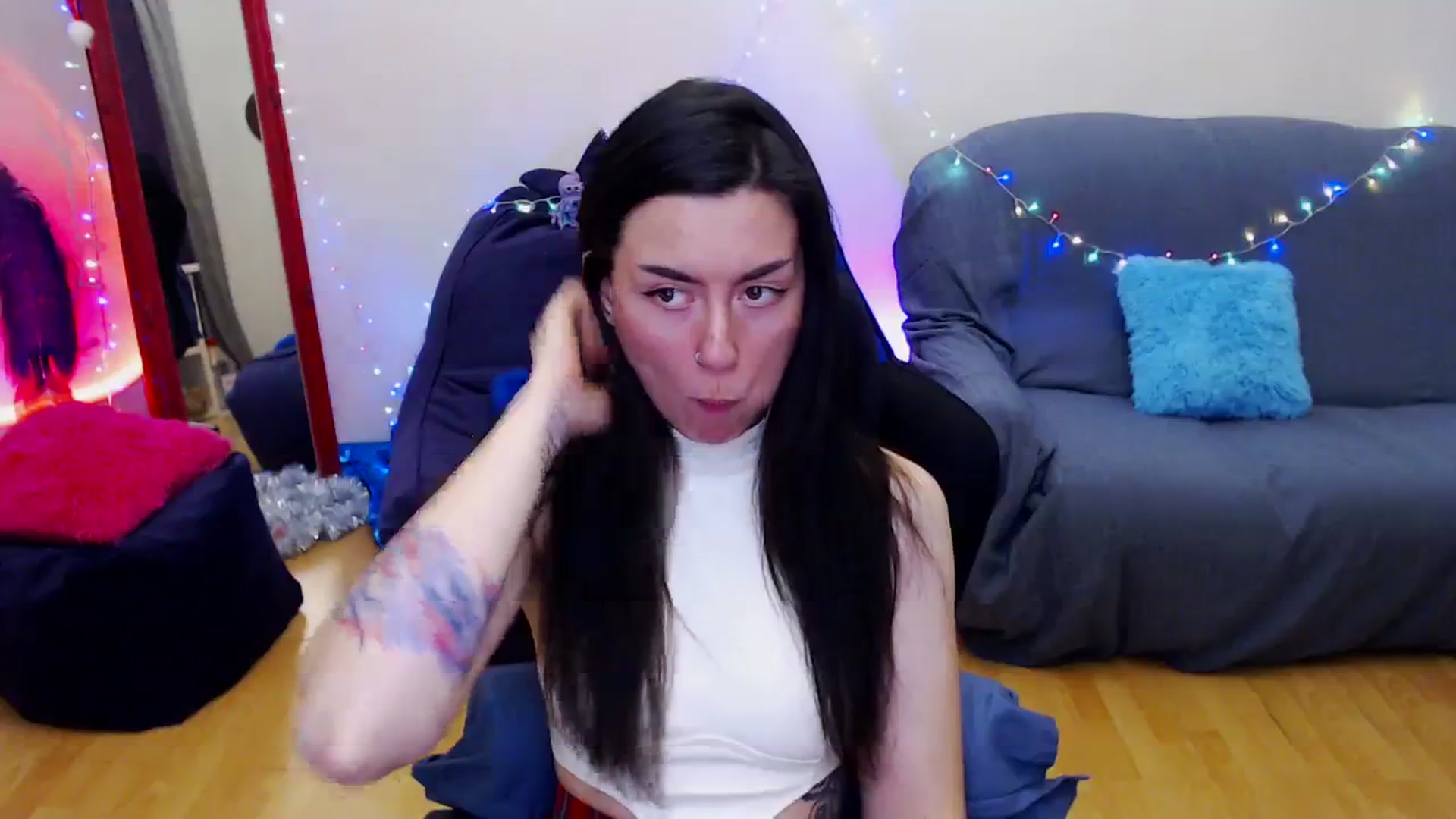 Gallery image thumbnail from Takemecloser's myfreecams stream on, 12/30/2023, 20:24 image 4 of 20