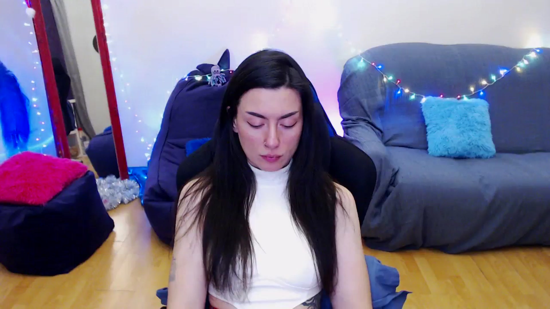 Gallery image thumbnail from Takemecloser's myfreecams stream on, 12/30/2023, 20:24 image 7 of 20