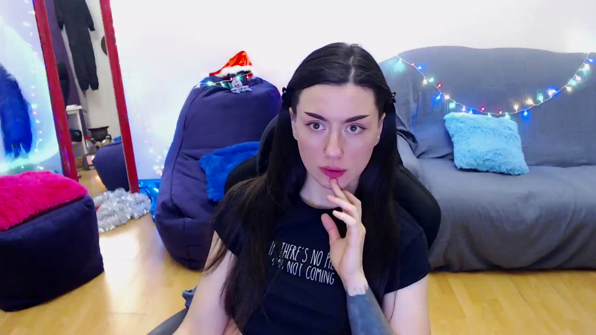 Gallery image thumbnail from Takemecloser's myfreecams stream on, 01/02/2024, 16:40 image 13 of 20