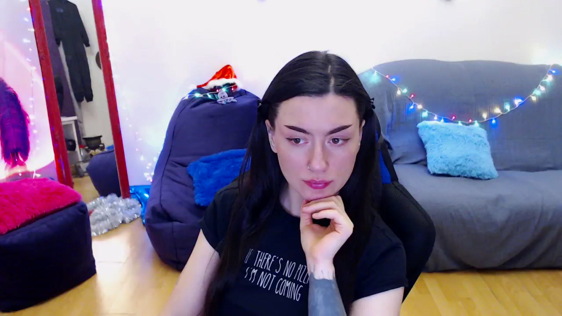 Gallery image thumbnail from Takemecloser's myfreecams stream on, 01/02/2024, 16:40 image 6 of 20