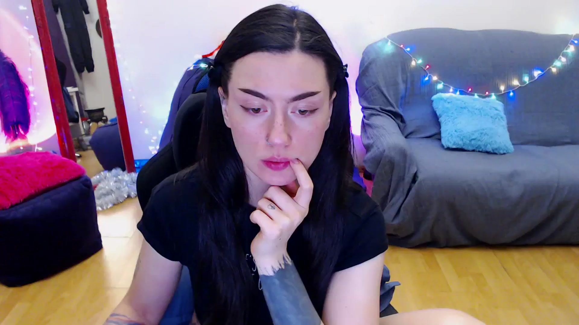 Gallery image thumbnail from Takemecloser's myfreecams stream on, 01/02/2024, 16:40 image 10 of 20