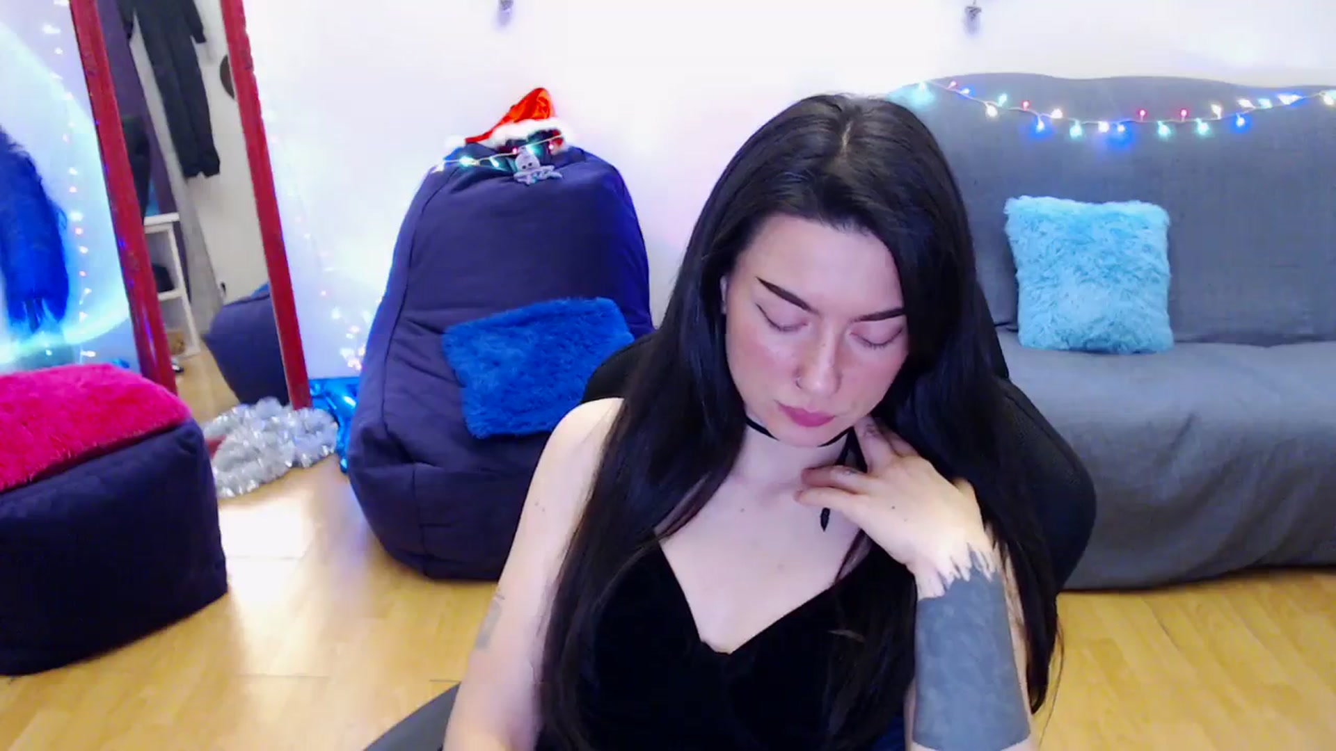 Gallery image thumbnail from Takemecloser's myfreecams stream on, 01/03/2024, 18:08 image 6 of 20