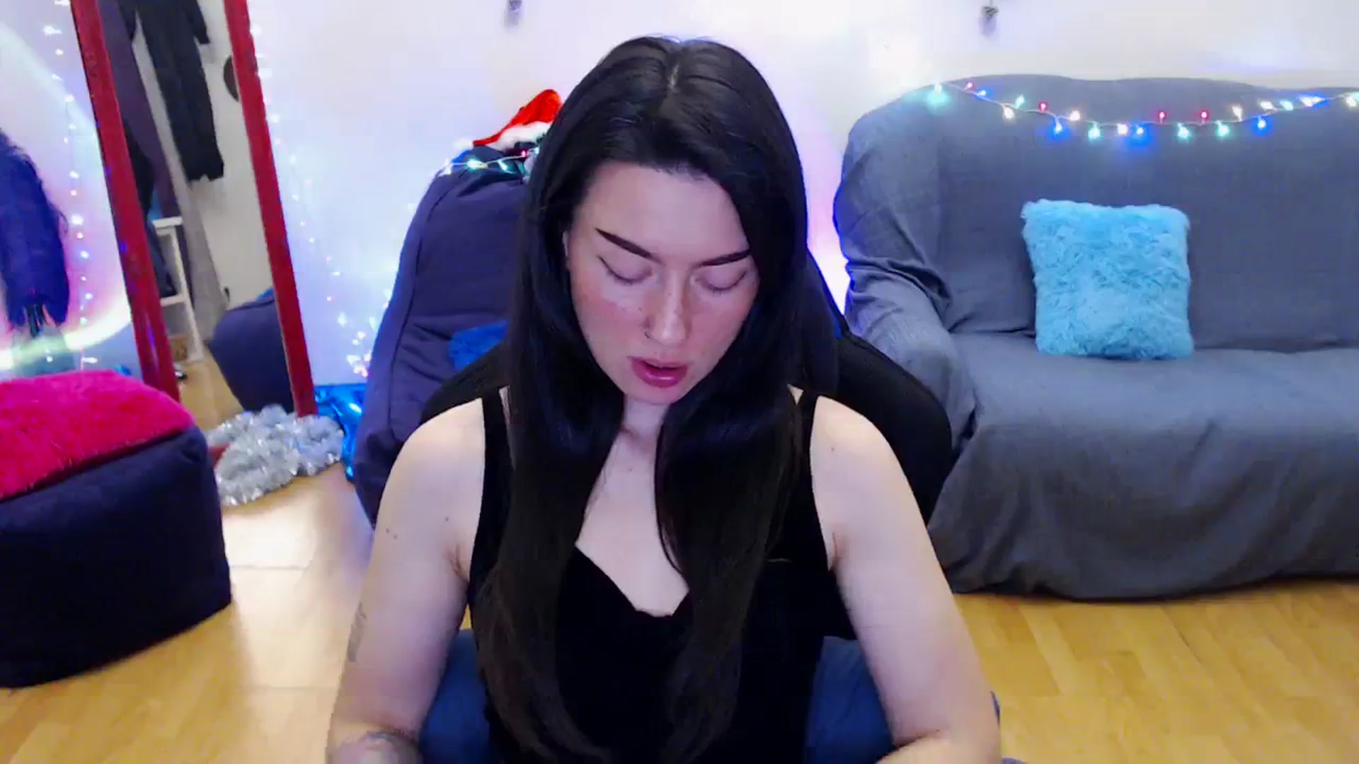 Gallery image thumbnail from Takemecloser's myfreecams stream on, 01/03/2024, 18:08 image 5 of 20