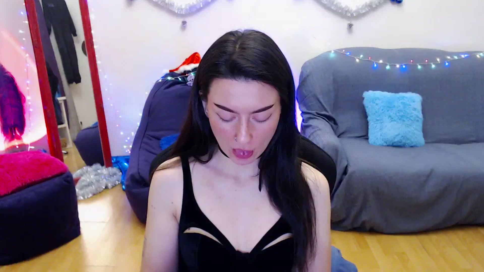 Gallery image thumbnail from Takemecloser's myfreecams stream on, 01/03/2024, 18:08 image 3 of 20