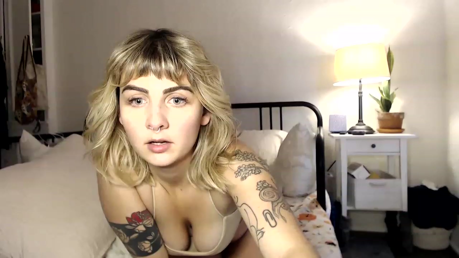 Gallery image thumbnail from Tallulahfox's myfreecams stream on, 12/08/2022, 23:19 image 18 of 20