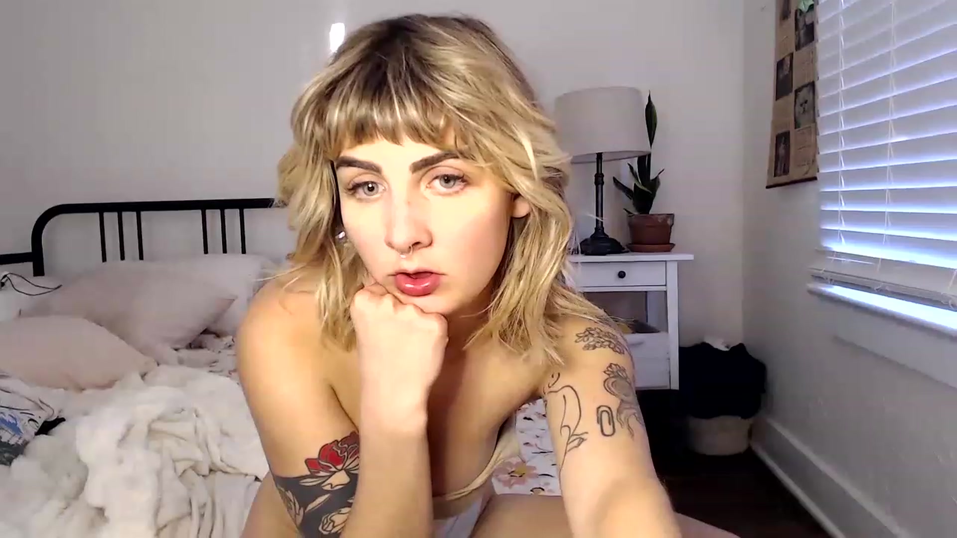 Gallery image thumbnail from Tallulahfox's myfreecams stream on, 12/08/2022, 23:19 image 10 of 20