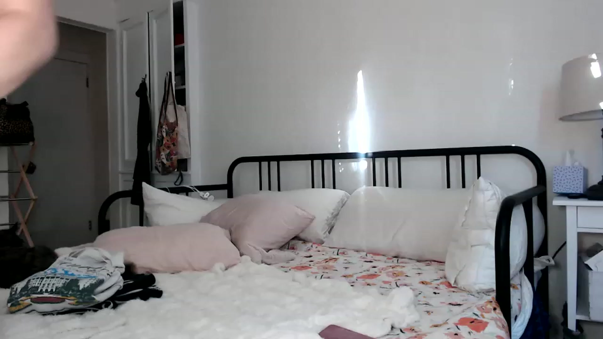 Gallery image thumbnail from Tallulahfox's myfreecams stream on, 12/08/2022, 23:19 image 1 of 20