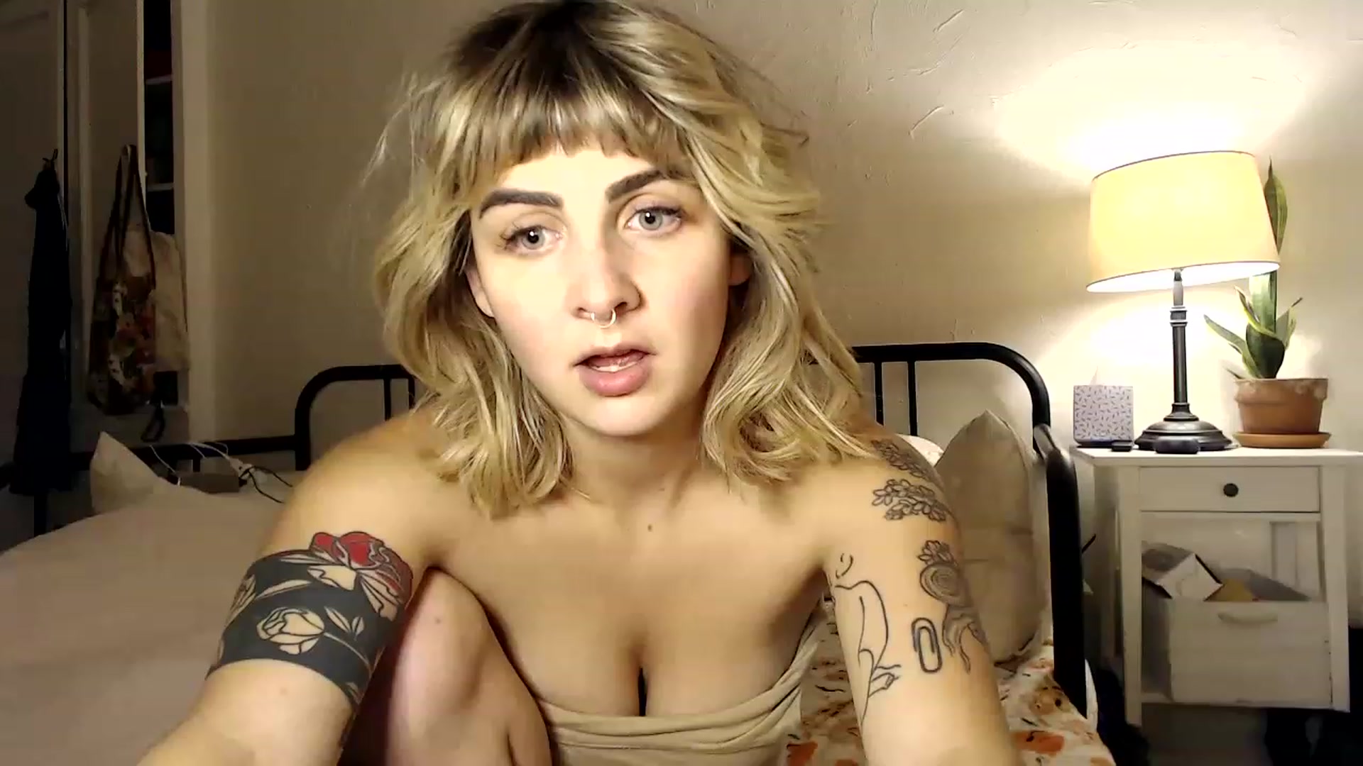 Gallery image thumbnail from Tallulahfox's myfreecams stream on, 12/09/2022, 01:34 image 4 of 20