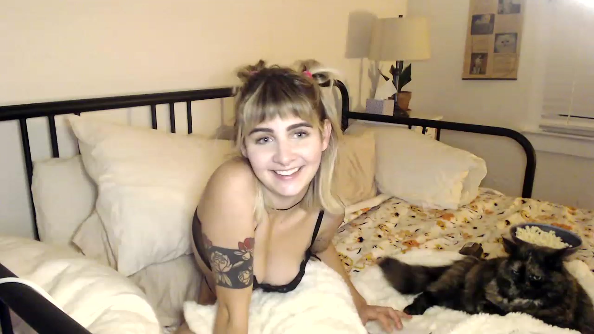 Gallery image thumbnail from Tallulahfox's myfreecams stream on, 12/12/2022, 02:27 image 18 of 20