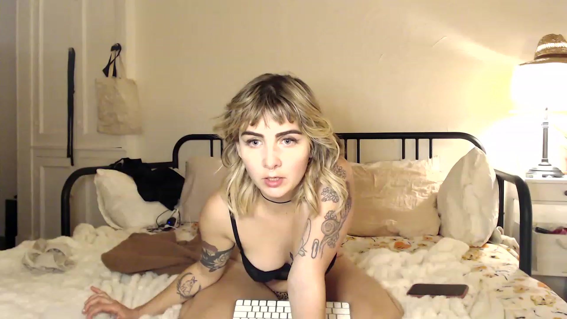 Gallery image thumbnail from Tallulahfox's myfreecams stream on, 12/22/2022, 02:31 image 10 of 20
