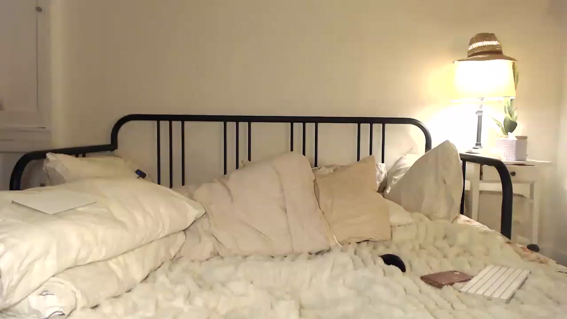 Gallery image thumbnail from Tallulahfox's myfreecams stream on, 12/23/2022, 02:58 image 9 of 20