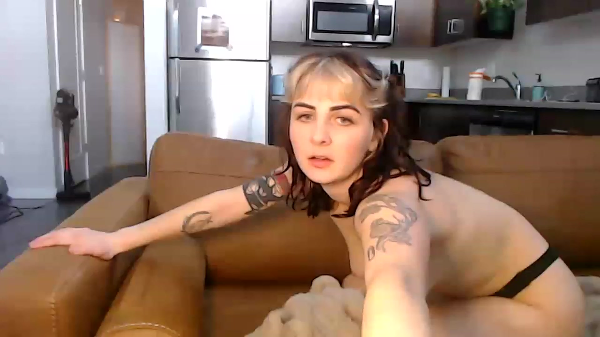 Gallery image thumbnail from Tallulahfox's myfreecams stream on, 03/25/2023, 24:01 image 11 of 20