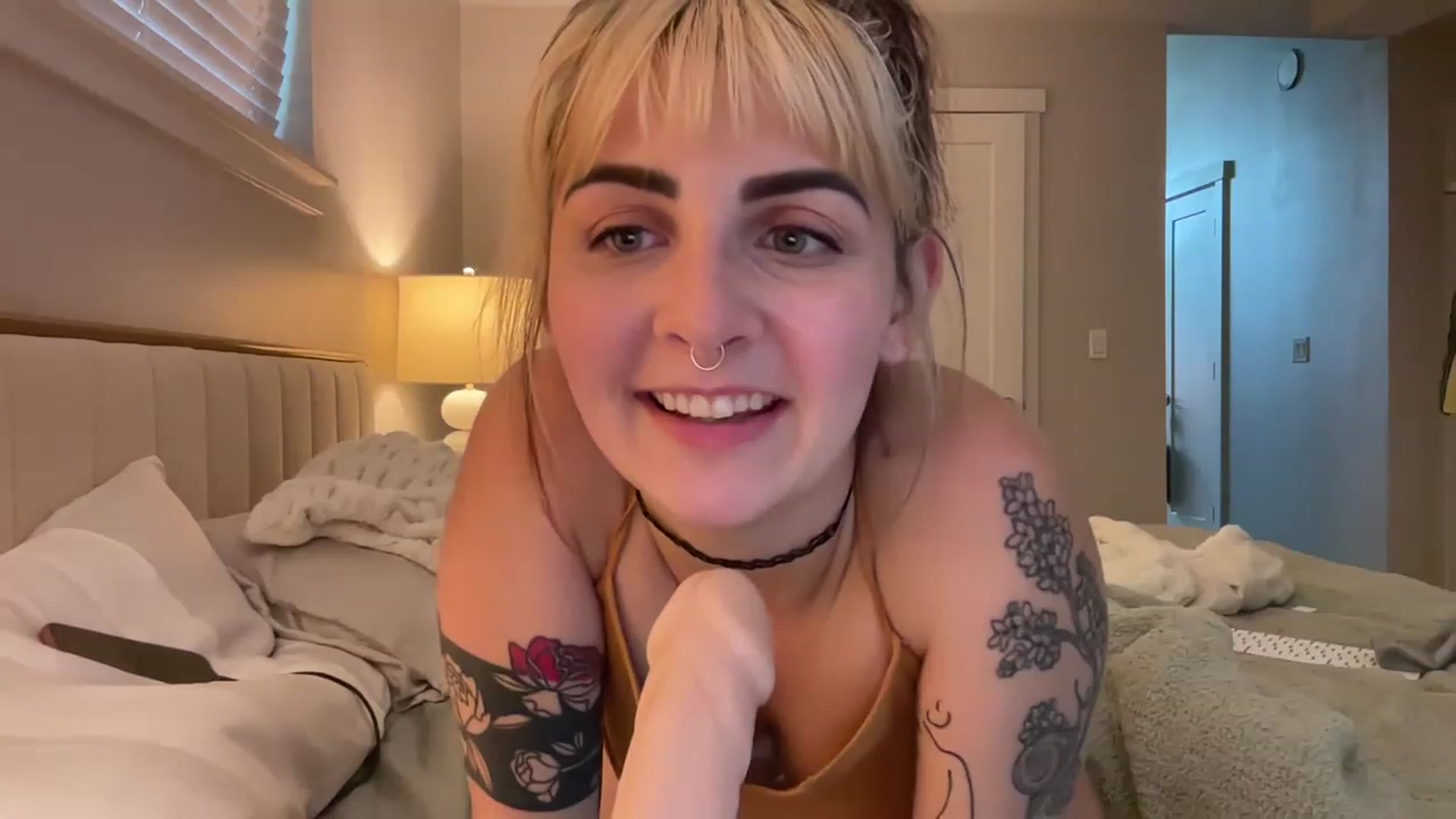 Gallery image thumbnail from Tallulahfox's myfreecams stream on, 05/26/2023, 24:15 image 4 of 20