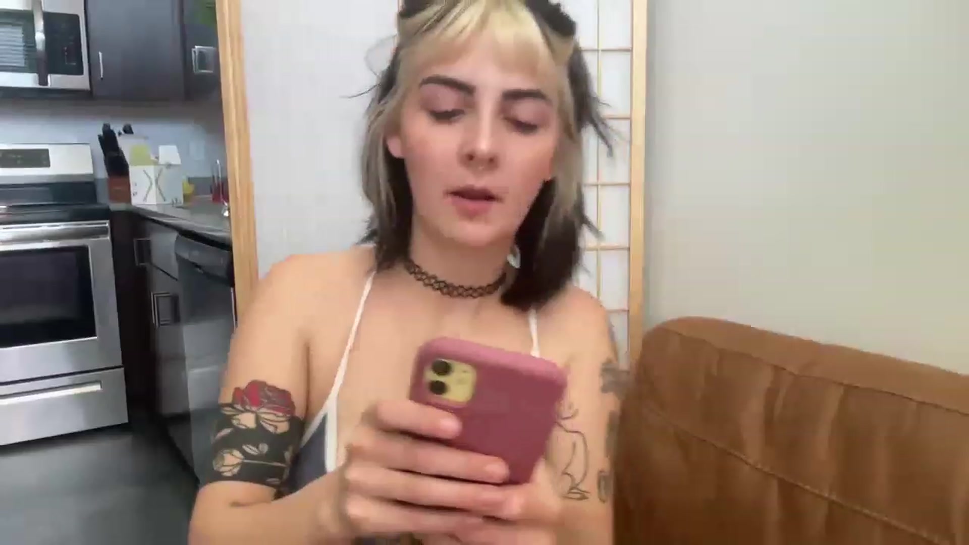 Gallery image thumbnail from Tallulahfox's myfreecams stream on, 06/11/2023, 21:16 image 19 of 20