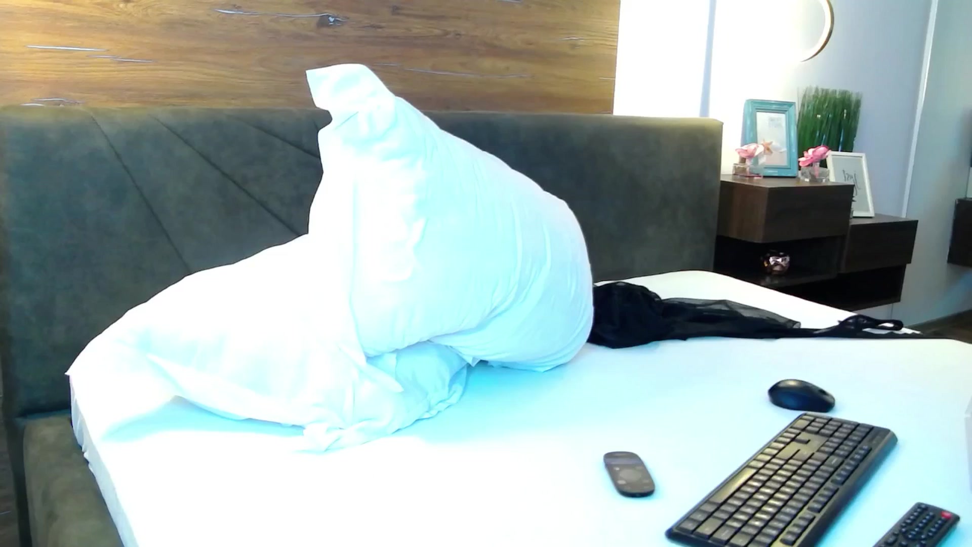 Gallery image thumbnail from Tamia_lou's myfreecams stream on, 08/30/2025, 16:21 image 1 of 20