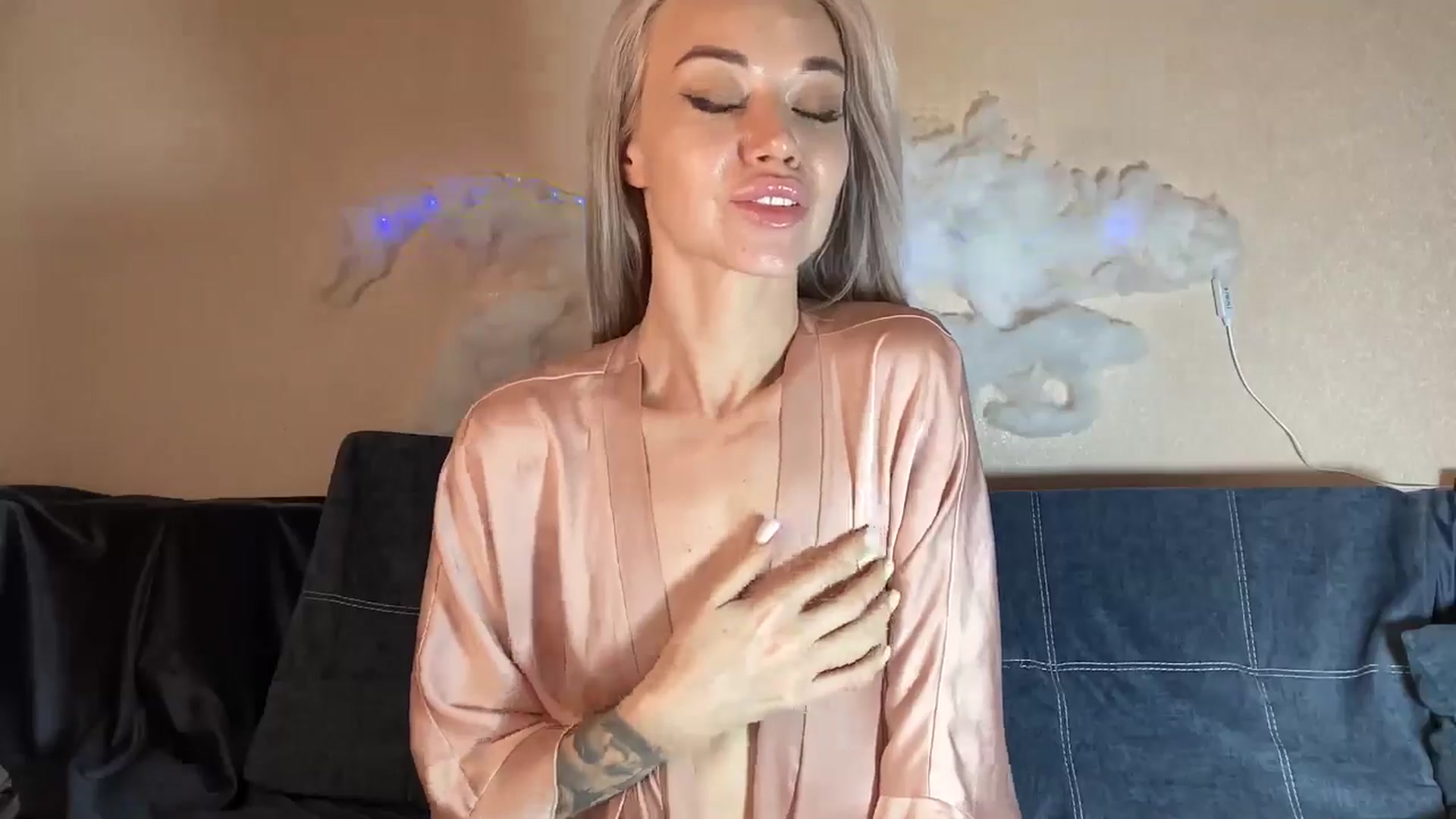 Gallery image thumbnail from TammyLynn's myfreecams stream on, 12/19/2024, 16:07 image 7 of 20