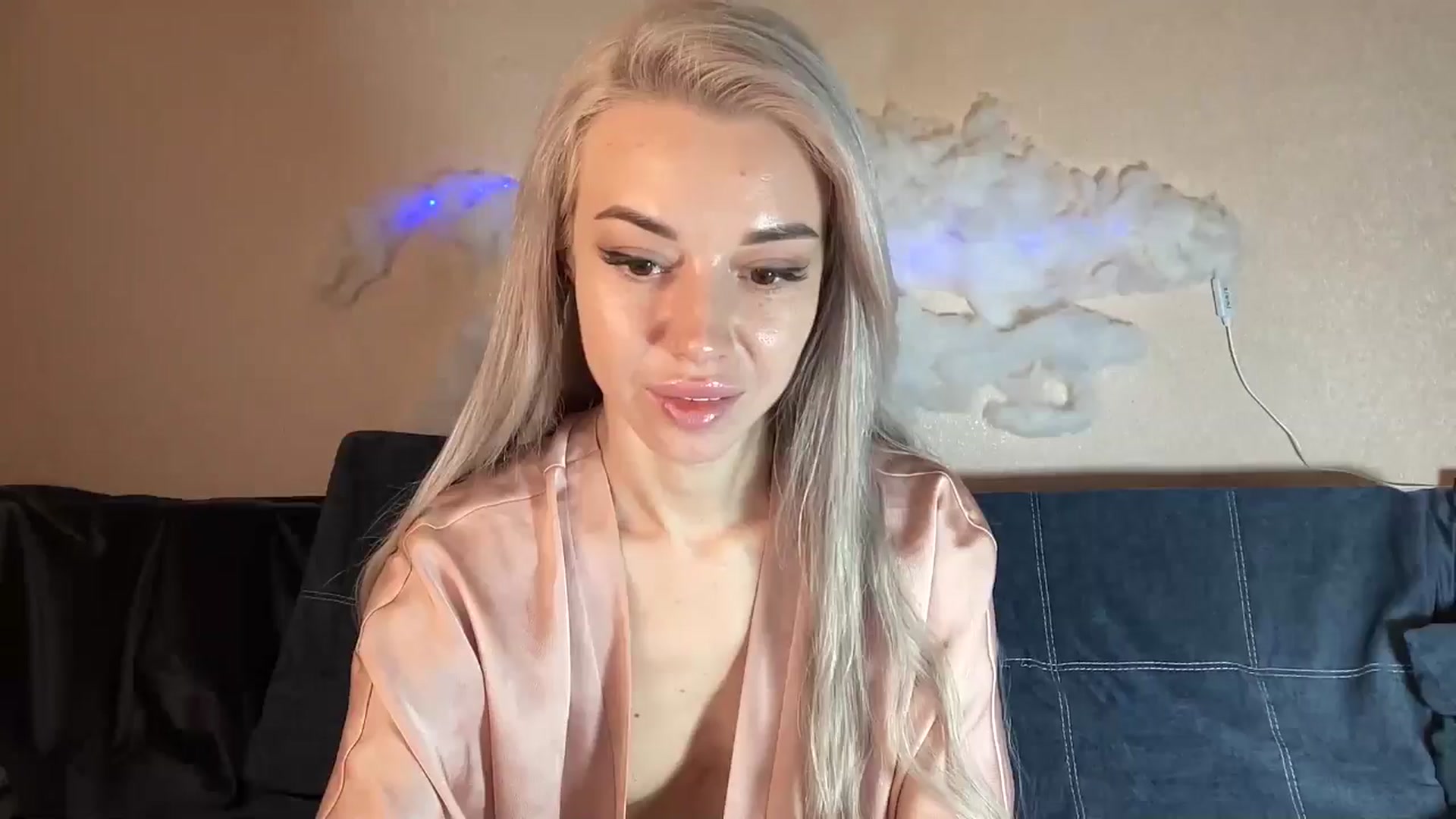 Gallery image thumbnail from TammyLynn's myfreecams stream on, 12/19/2024, 16:07 image 1 of 20