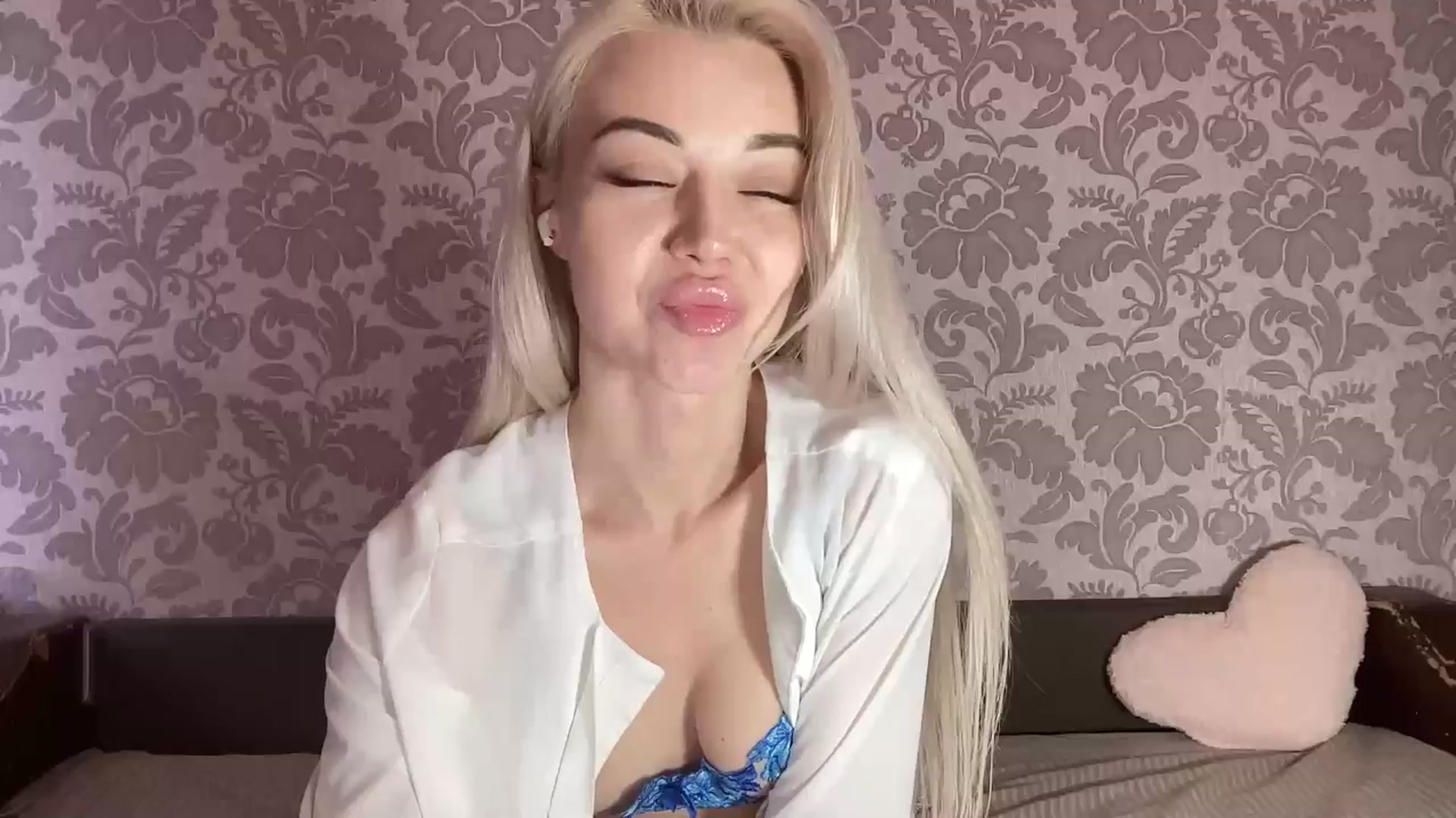 Gallery image thumbnail from TammyLynn's myfreecams stream on, 04/12/2026, 13:27 image 1 of 20