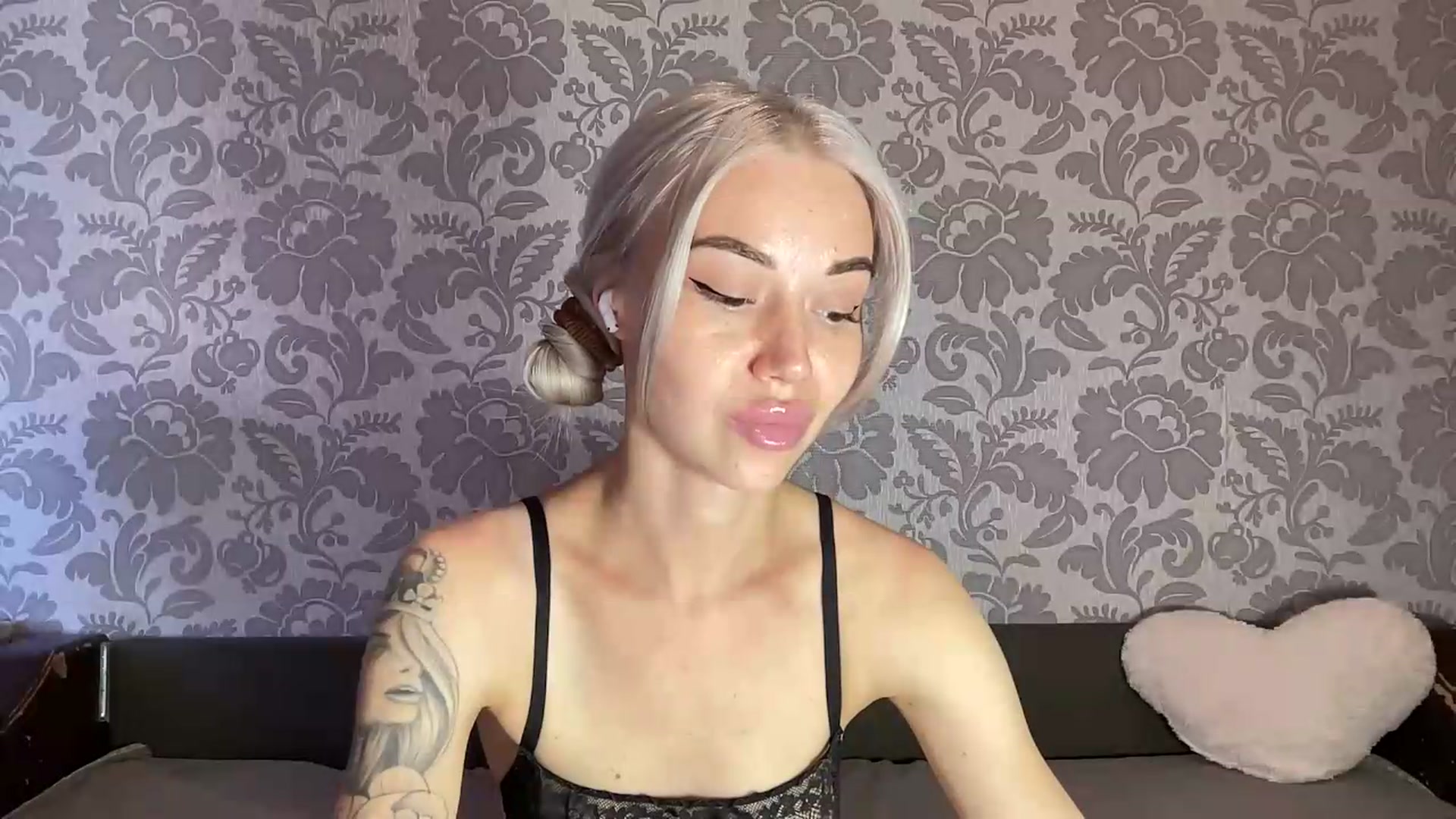 Gallery image thumbnail from TammyLynn's myfreecams stream on, 07/17/2026, 09:39 image 17 of 20