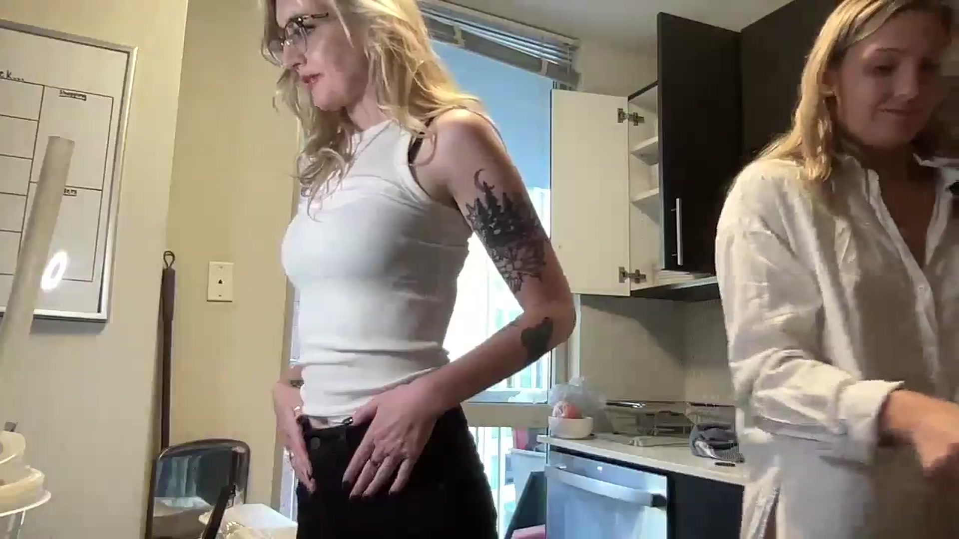 Gallery image thumbnail from Tamtams's myfreecams stream on, 10/19/2024, 14:58 image 17 of 20