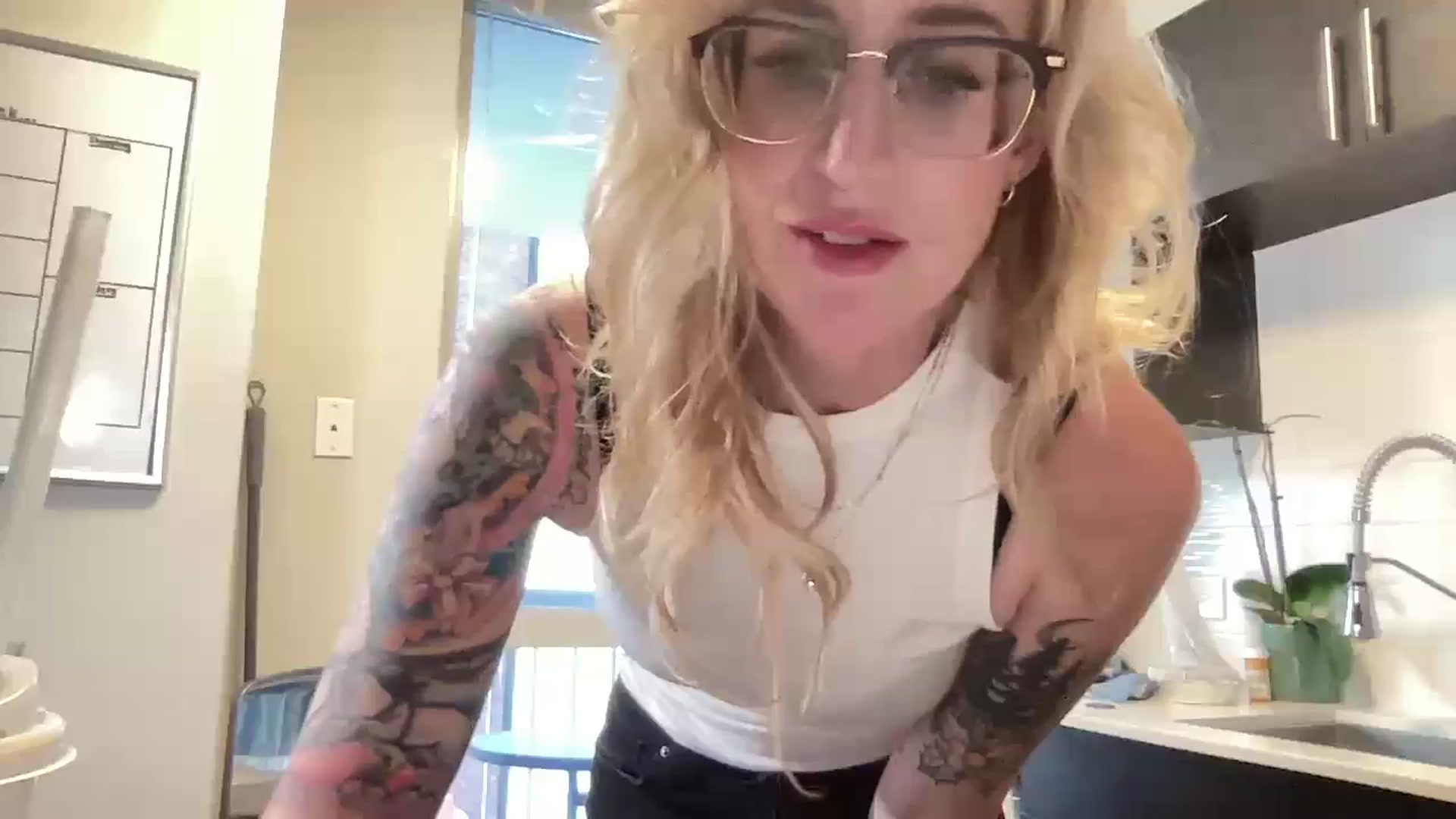 Gallery image thumbnail from Tamtams's myfreecams stream on, 10/19/2024, 14:58 image 16 of 20