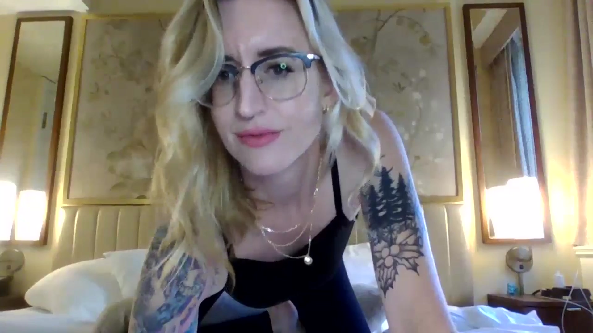 Gallery image thumbnail from Tamtams's myfreecams stream on, 10/20/2024, 13:24 image 16 of 20