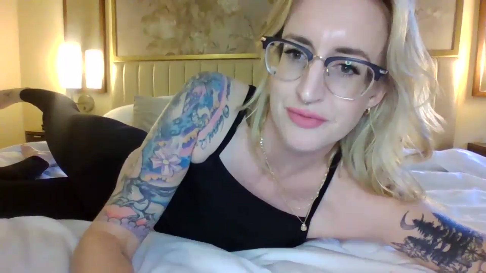 Gallery image thumbnail from Tamtams's myfreecams stream on, 10/20/2024, 13:24 image 11 of 20