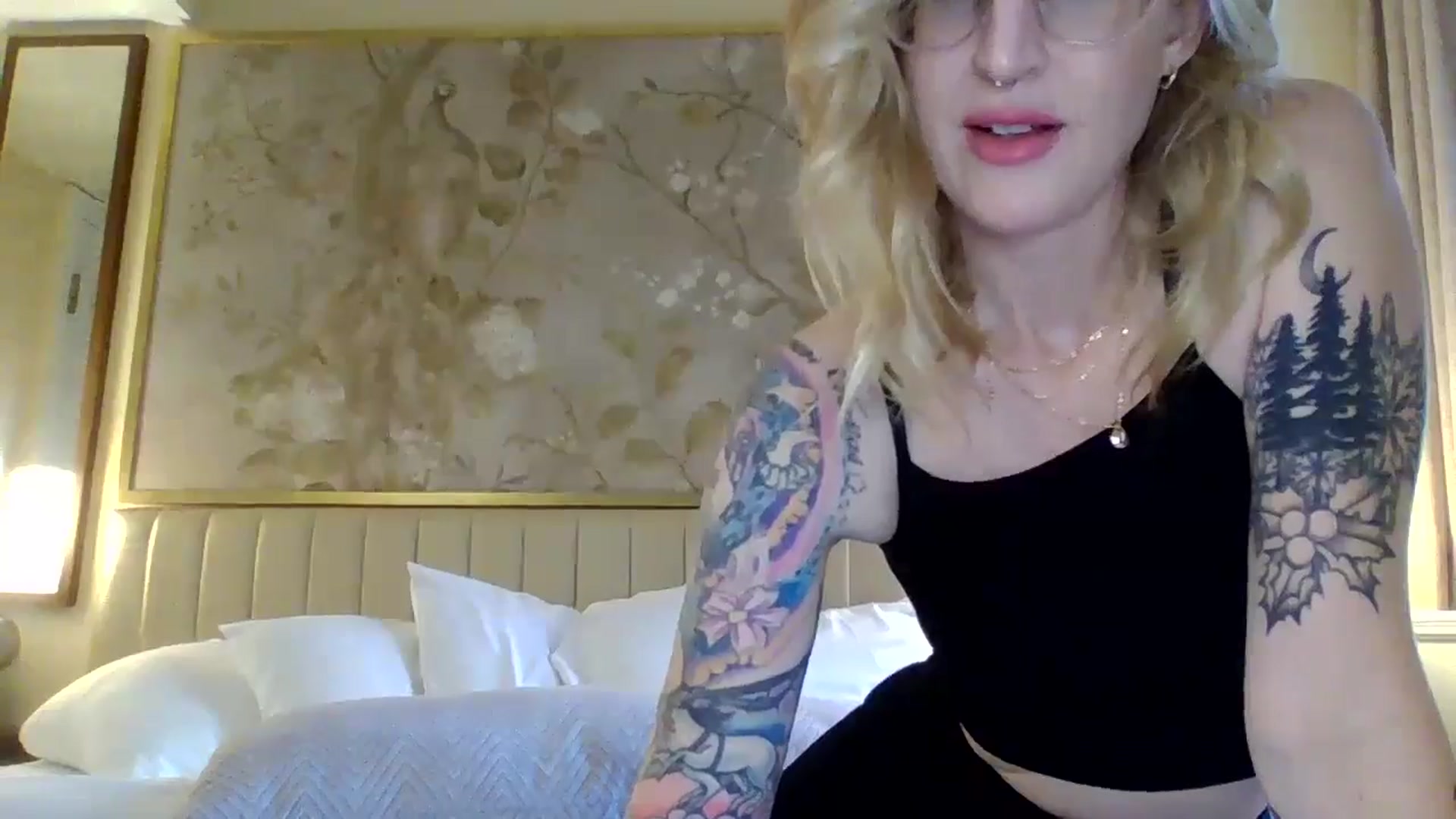 Gallery image thumbnail from Tamtams's myfreecams stream on, 10/20/2024, 13:24 image 17 of 20