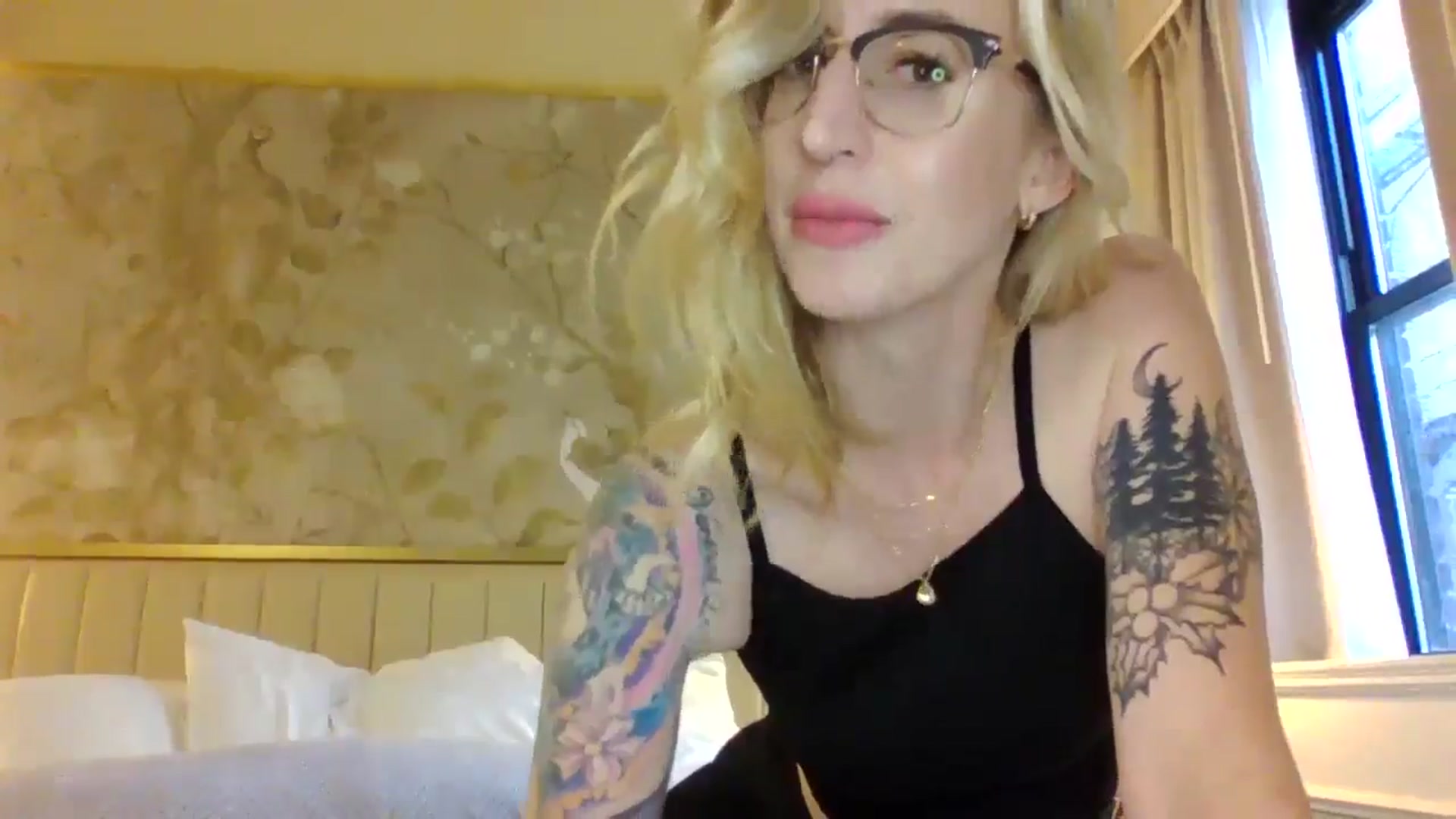 Gallery image thumbnail from Tamtams's myfreecams stream on, 10/20/2024, 13:24 image 15 of 20