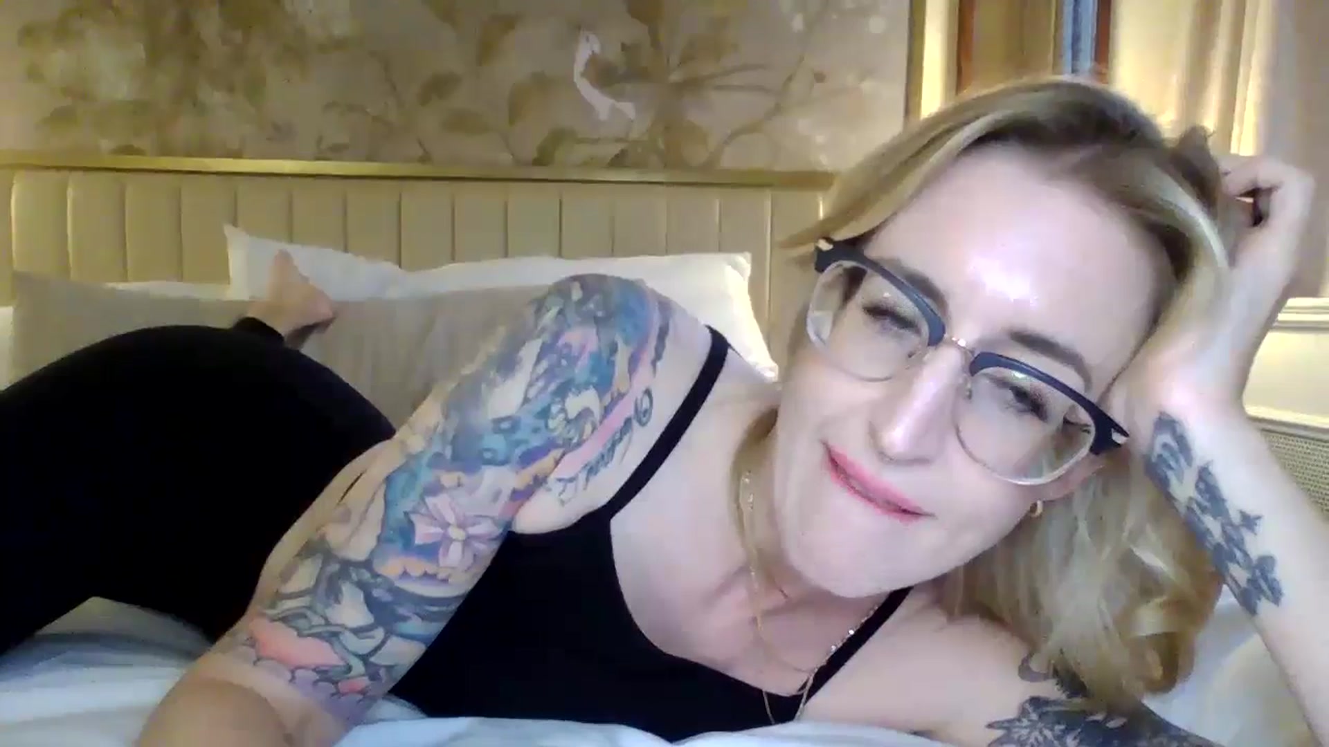Gallery image thumbnail from Tamtams's myfreecams stream on, 10/20/2024, 13:24 image 6 of 20