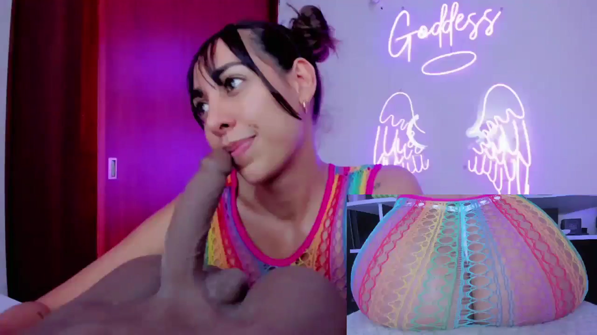 Gallery image thumbnail from Tamy_bennett's myfreecams stream on, 04/13/2025, 14:15 image 4 of 20