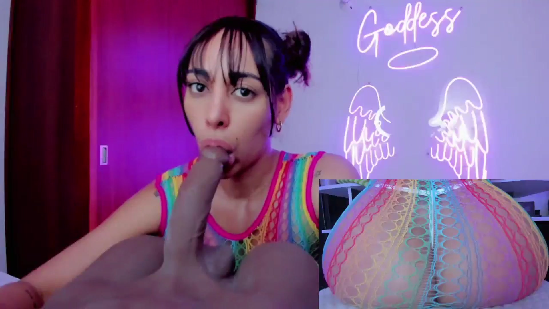 Gallery image thumbnail from Tamy_bennett's myfreecams stream on, 04/13/2025, 14:15 image 16 of 20