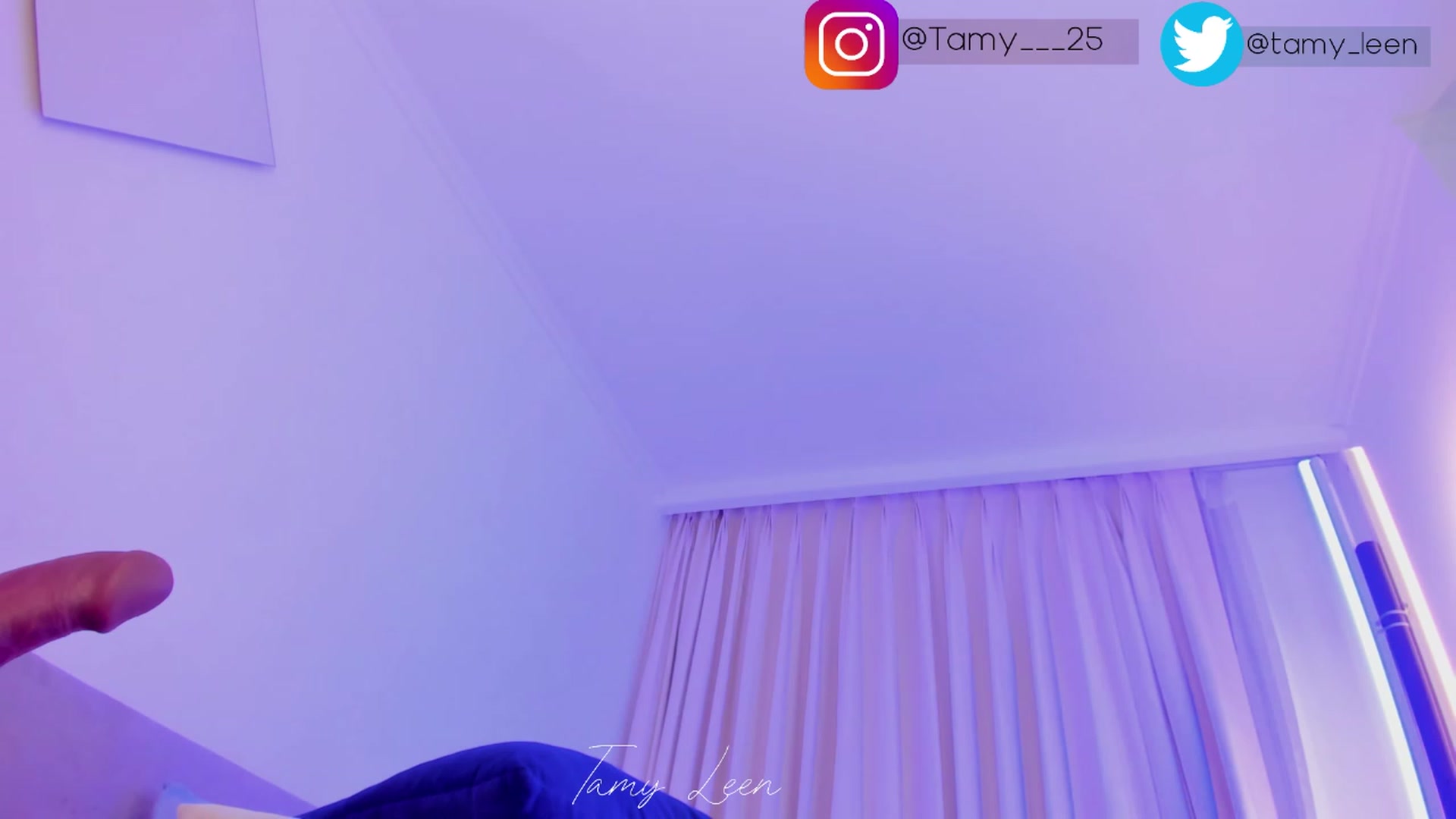 Gallery image thumbnail from Tamy_leen's myfreecams stream on, 11/19/2022, 01:16 image 10 of 20