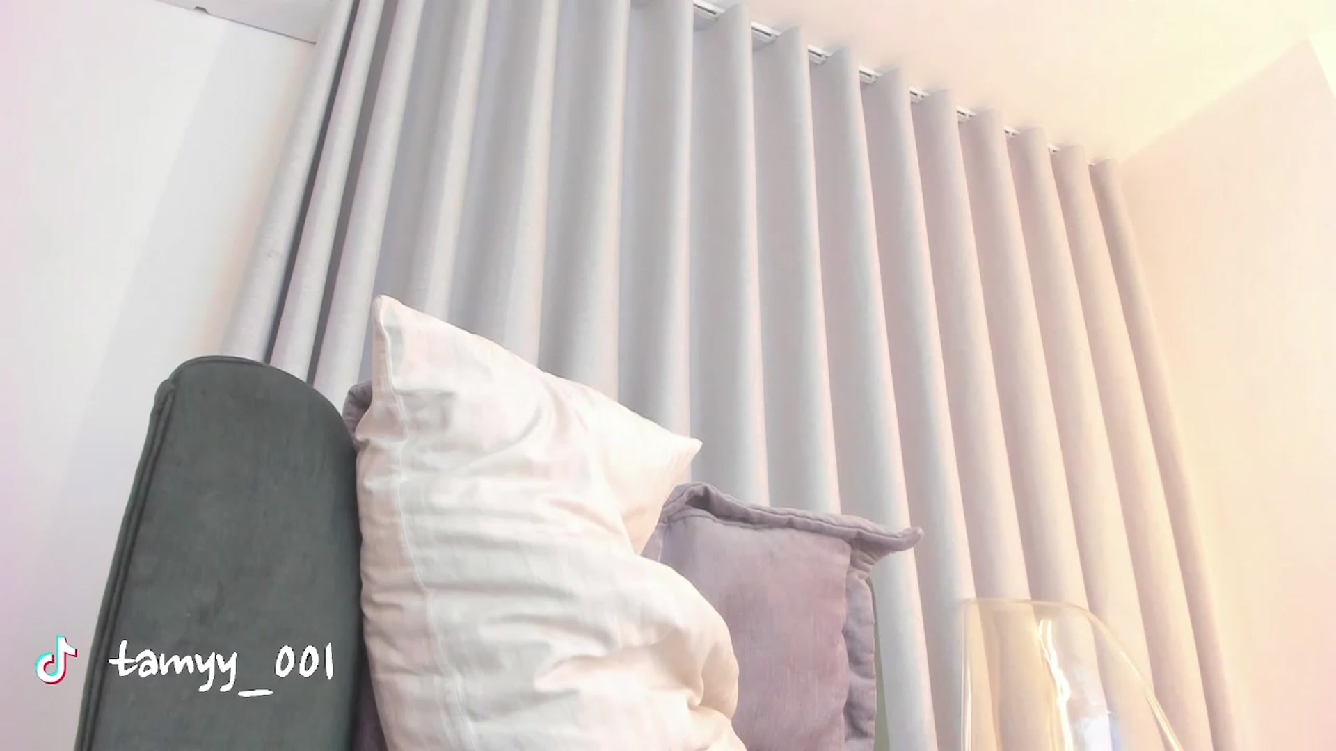Gallery image thumbnail from Tamy_leen's myfreecams stream on, 10/18/2023, 13:43 image 3 of 20