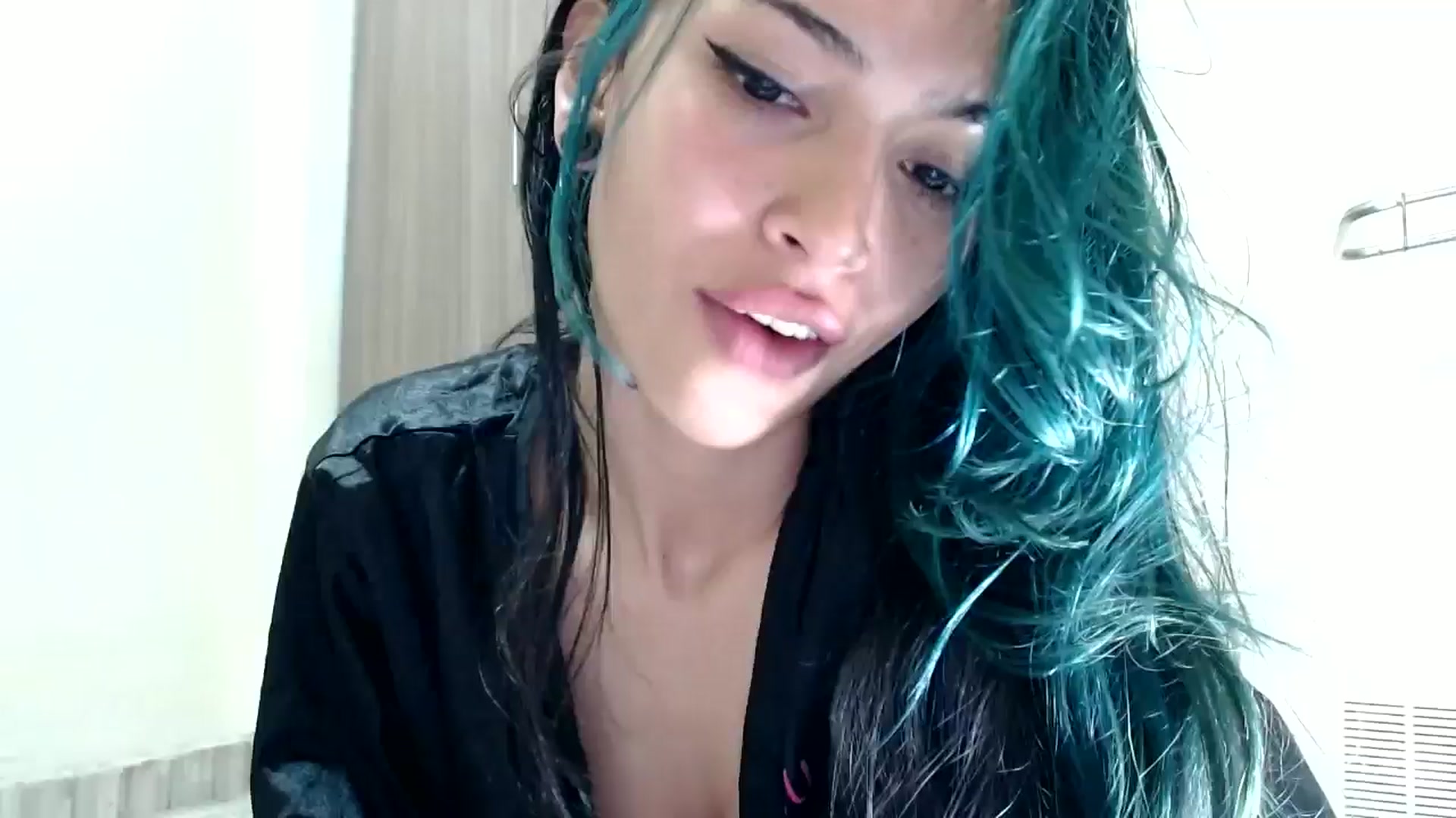 Gallery image thumbnail from Tang_miau's myfreecams stream on, 05/14/2024, 15:00 image 19 of 20