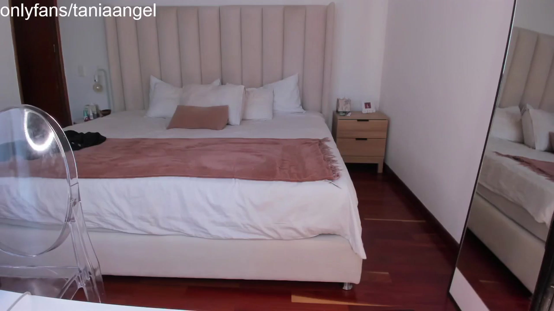 Gallery image thumbnail from TaniaAngel's myfreecams stream on, 03/06/2024, 22:28 image 15 of 20