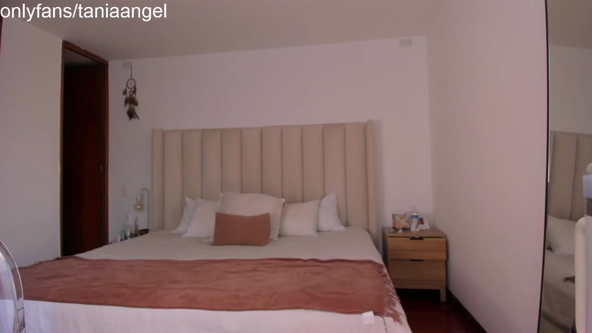 Gallery image thumbnail from TaniaAngel's myfreecams stream on, 03/07/2024, 20:22 image 17 of 20