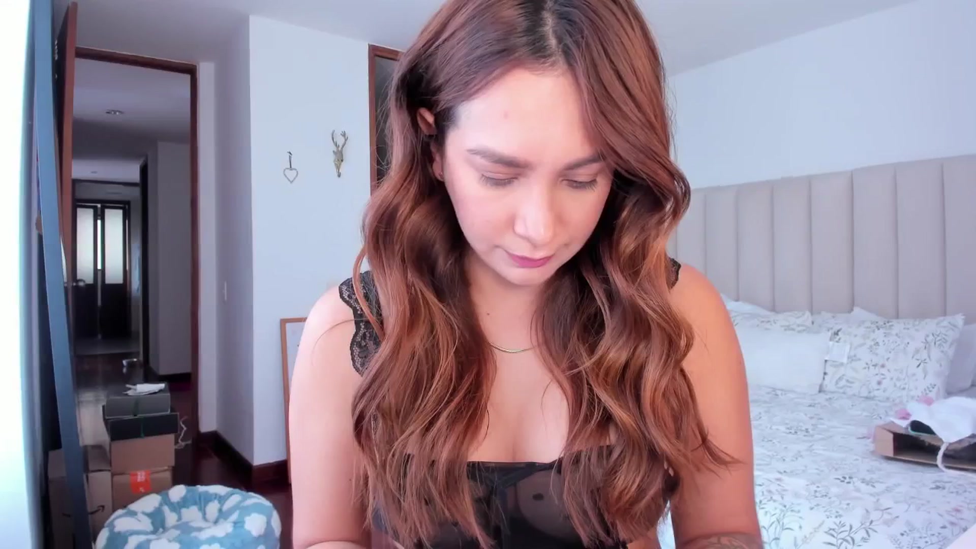 Gallery image thumbnail from TaniaAngel's myfreecams stream on, 12/24/2024, 19:25 image 16 of 20