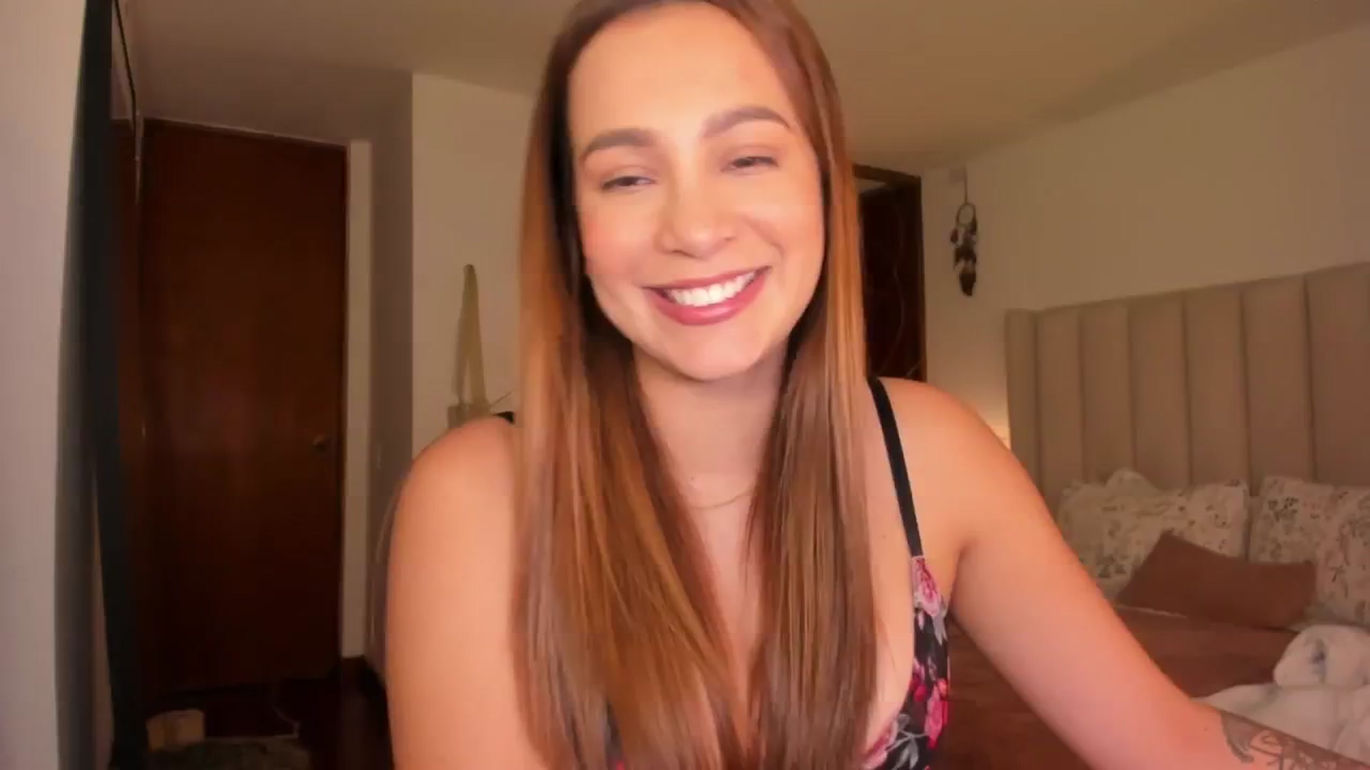 Gallery image thumbnail from TaniaAngel's myfreecams stream on, 12/26/2024, 23:49 image 17 of 20