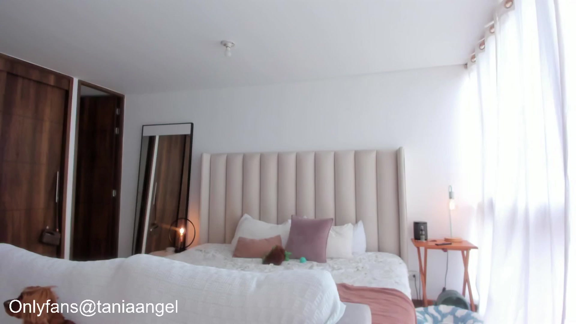 Gallery image thumbnail from TaniaAngel's myfreecams stream on, 05/02/2025, 19:13 image 15 of 20