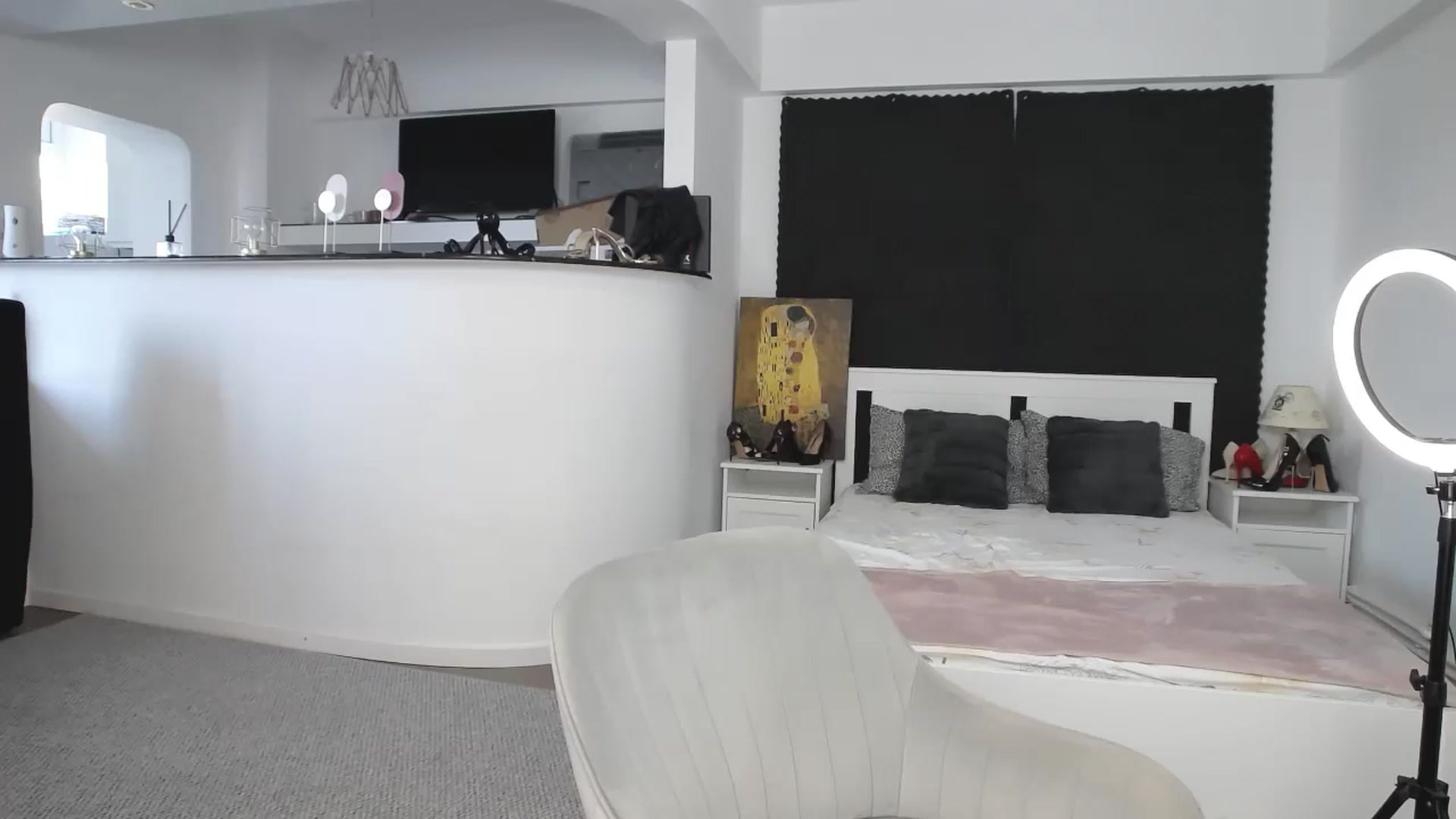 Gallery image thumbnail from TaniaLoren's myfreecams stream on, 08/12/2024, 10:18 image 18 of 20