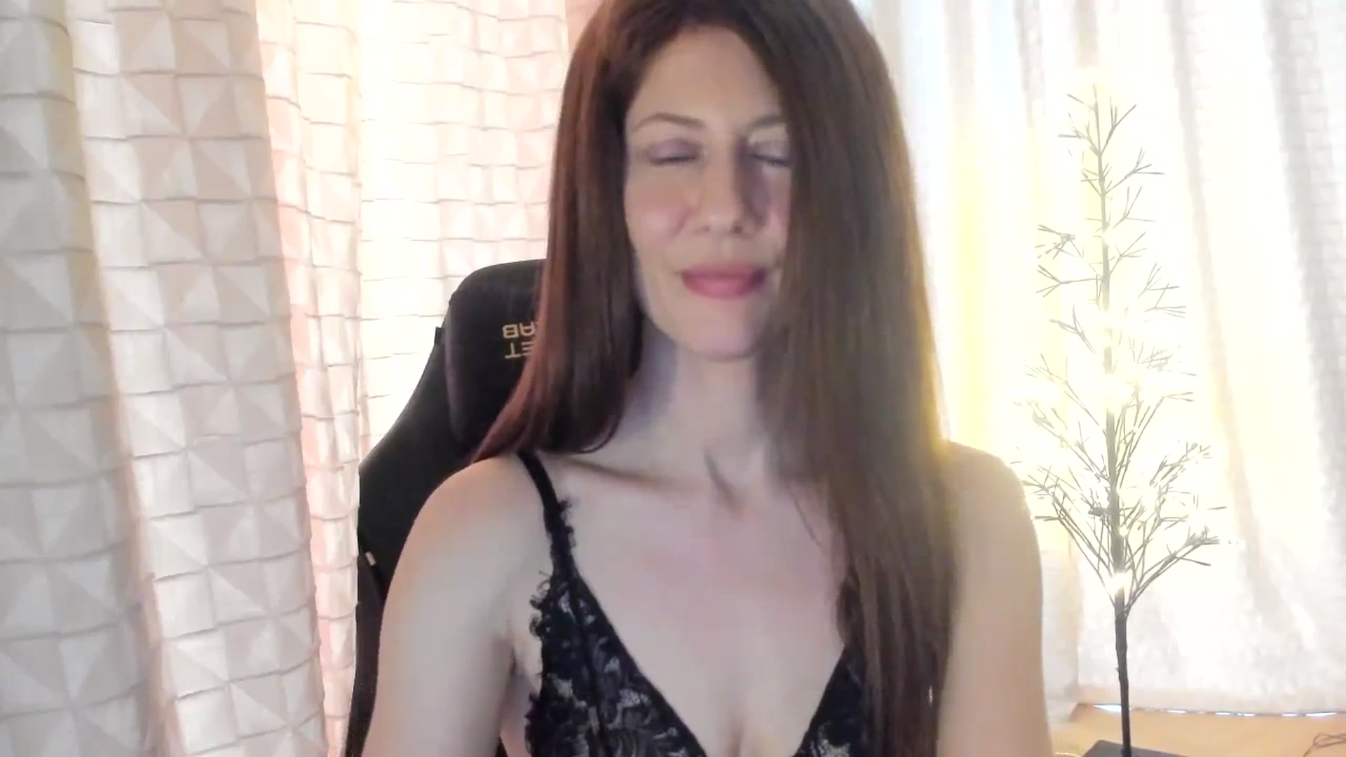 Gallery image thumbnail from Tanya's myfreecams stream on, 02/25/2024, 15:06 image 9 of 20