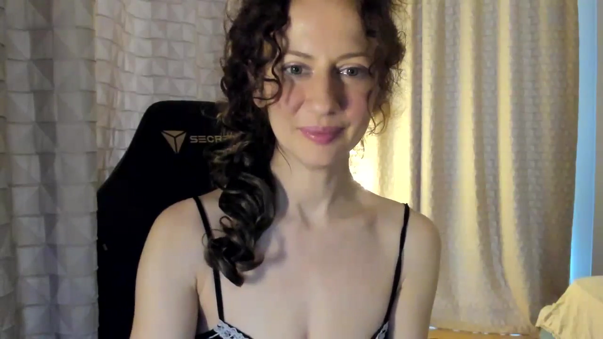 Gallery image thumbnail from Tanya's myfreecams stream on, 03/25/2024, 05:50 image 13 of 20